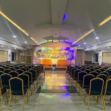 Varada Nagavali Hotel Srikakulam Εξωτερικό φωτογραφία