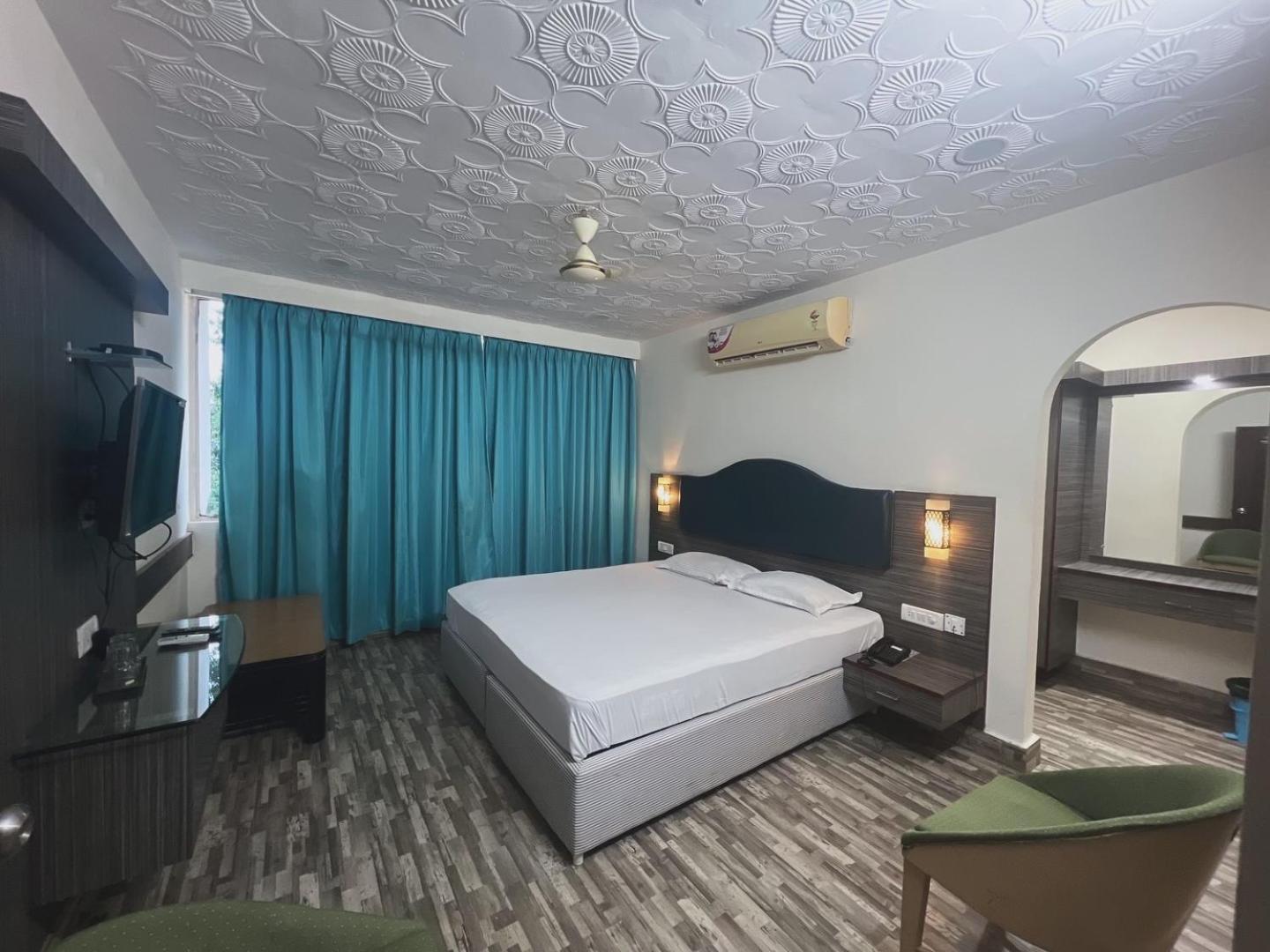 Varada Nagavali Hotel Srikakulam Εξωτερικό φωτογραφία