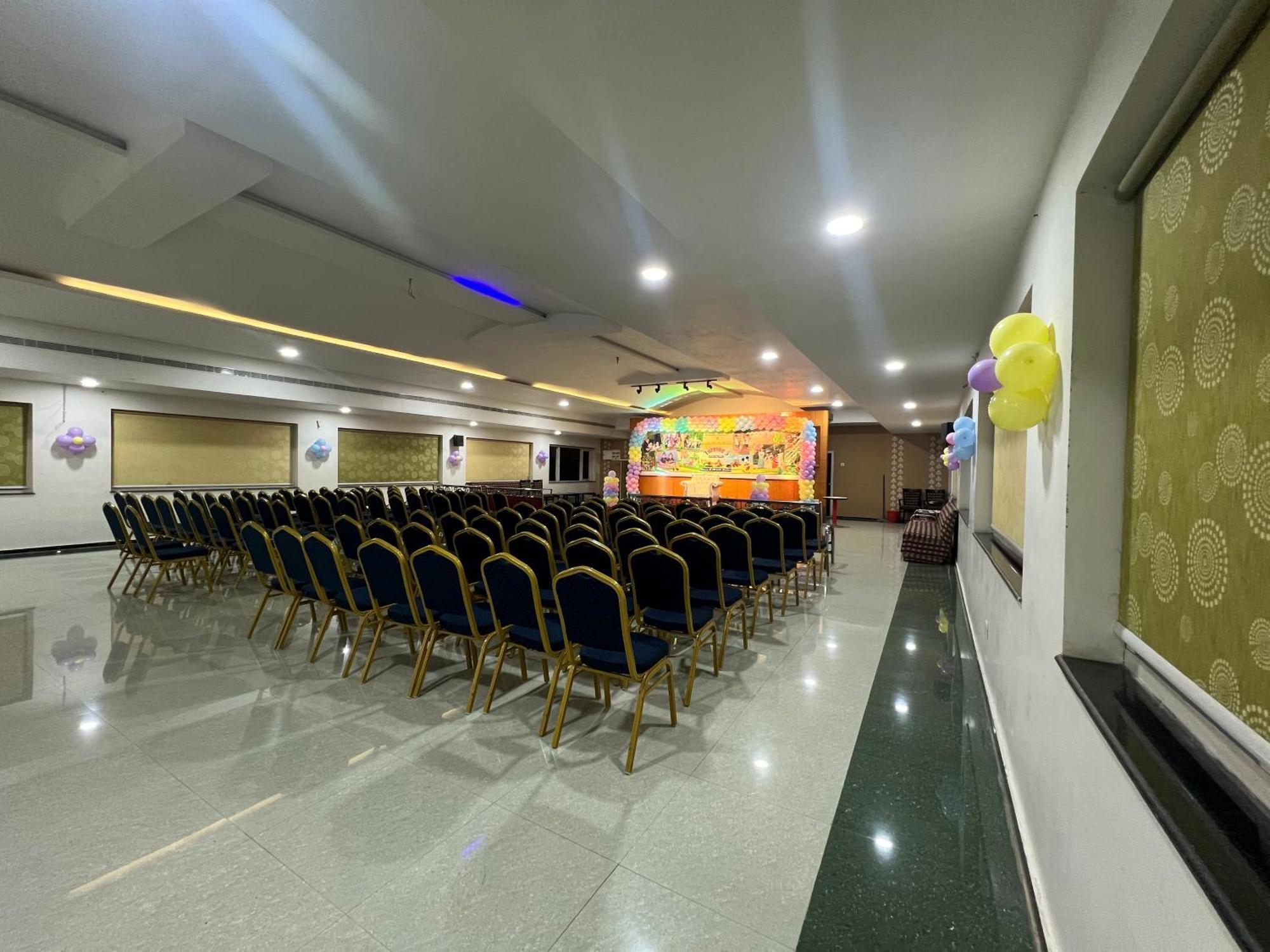 Varada Nagavali Hotel Srikakulam Εξωτερικό φωτογραφία