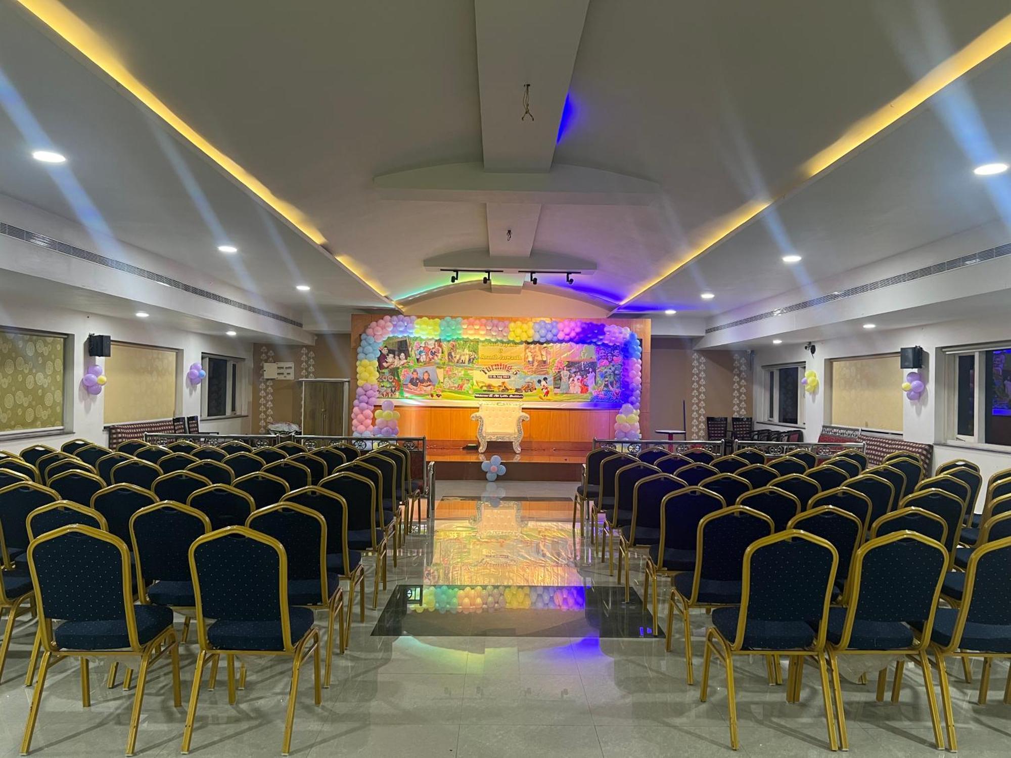 Varada Nagavali Hotel Srikakulam Εξωτερικό φωτογραφία