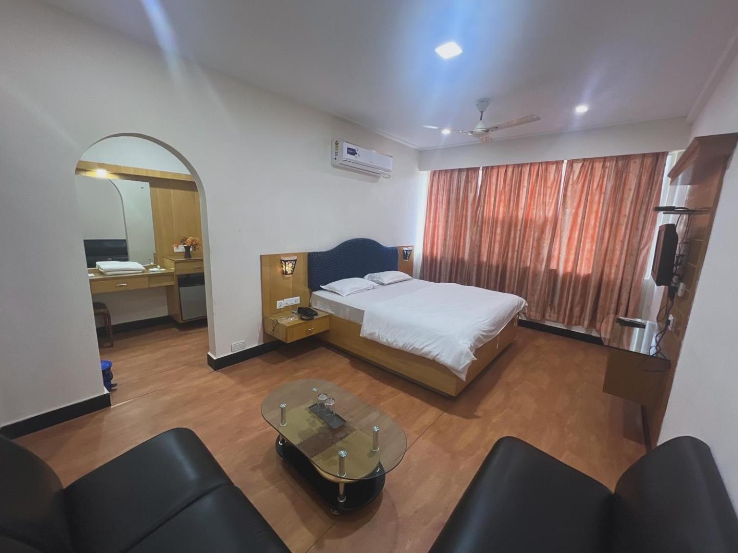 Varada Nagavali Hotel Srikakulam Εξωτερικό φωτογραφία