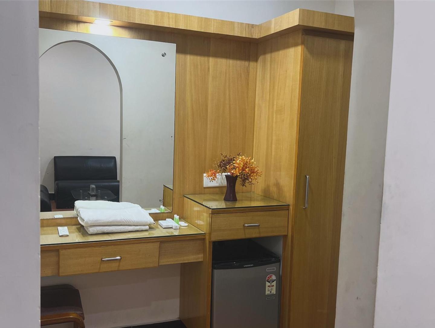 Varada Nagavali Hotel Srikakulam Εξωτερικό φωτογραφία