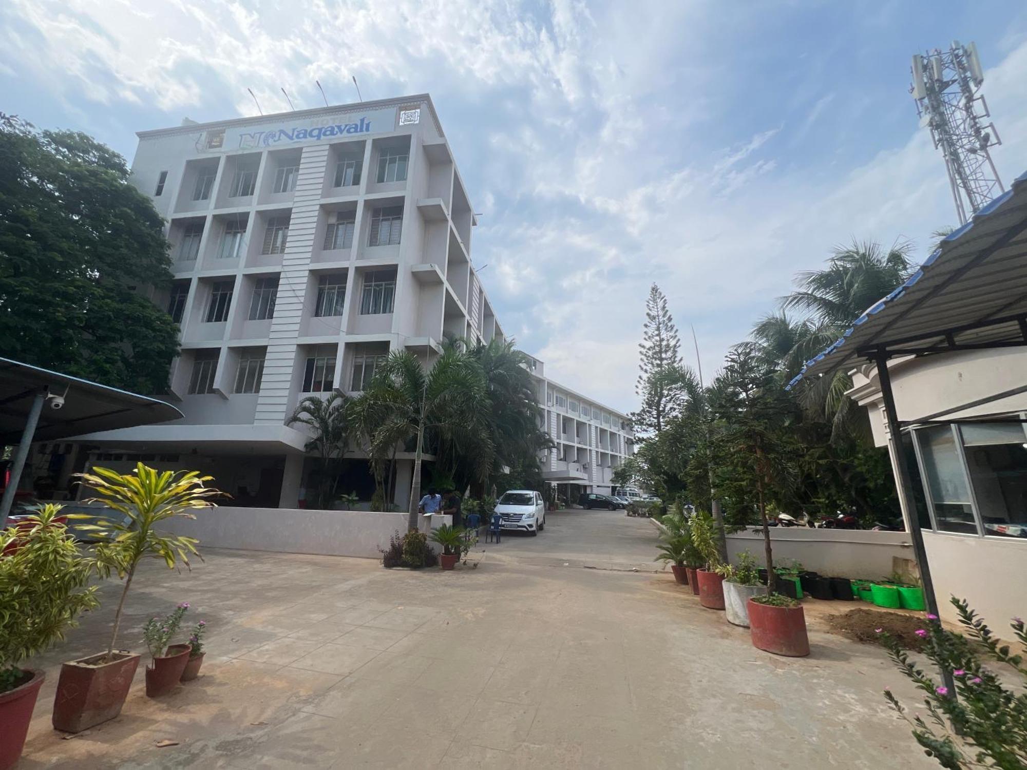 Varada Nagavali Hotel Srikakulam Εξωτερικό φωτογραφία