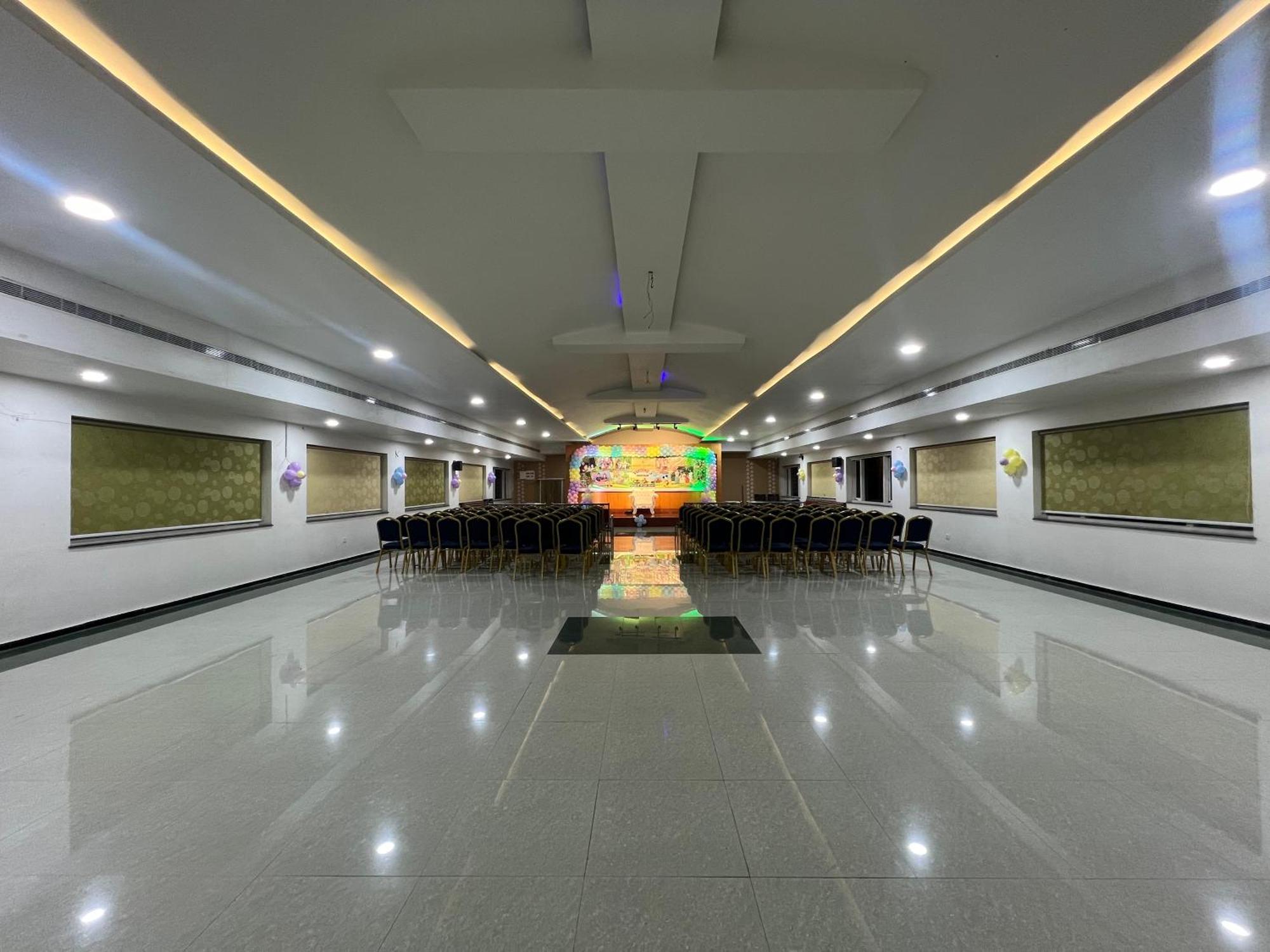 Varada Nagavali Hotel Srikakulam Εξωτερικό φωτογραφία